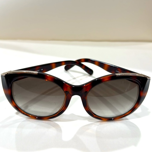 CHLOE Tortoise Shell Sunglasses?arrows on top made Italy CE660S
219 55口19 140
#2